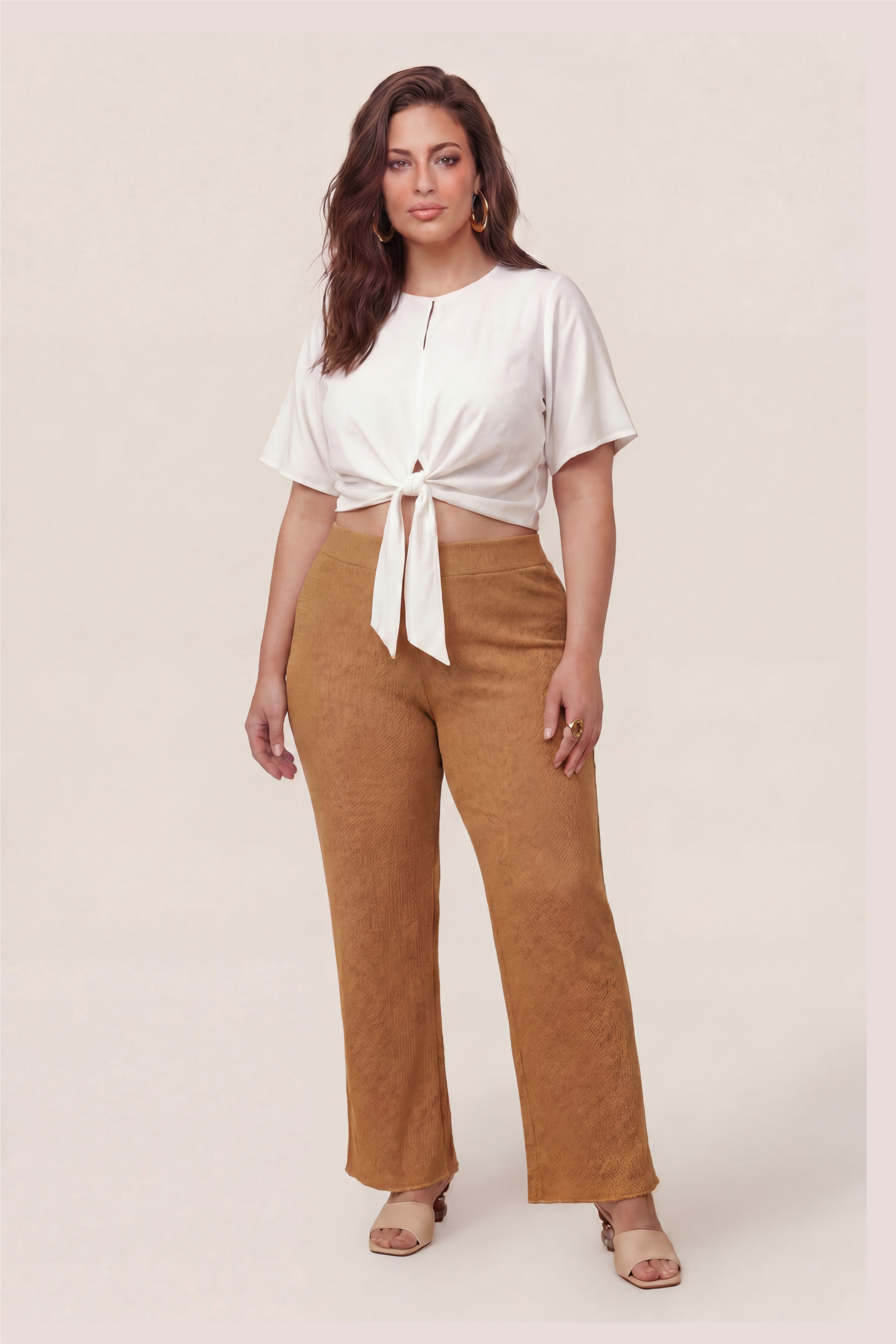 Look 1 da coleção Sprezzatura Essence All Curves, moda plus size